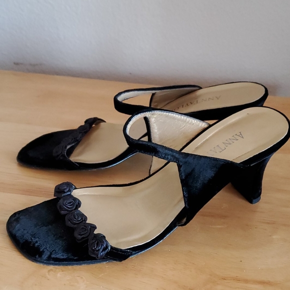 Ann Taylor Black Rose Velvet Heels - Picture 4 of 14